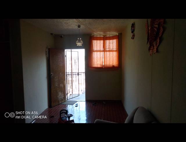 1.5 BEDROOM FLAT FOR SALE IN PRETORIA WEST